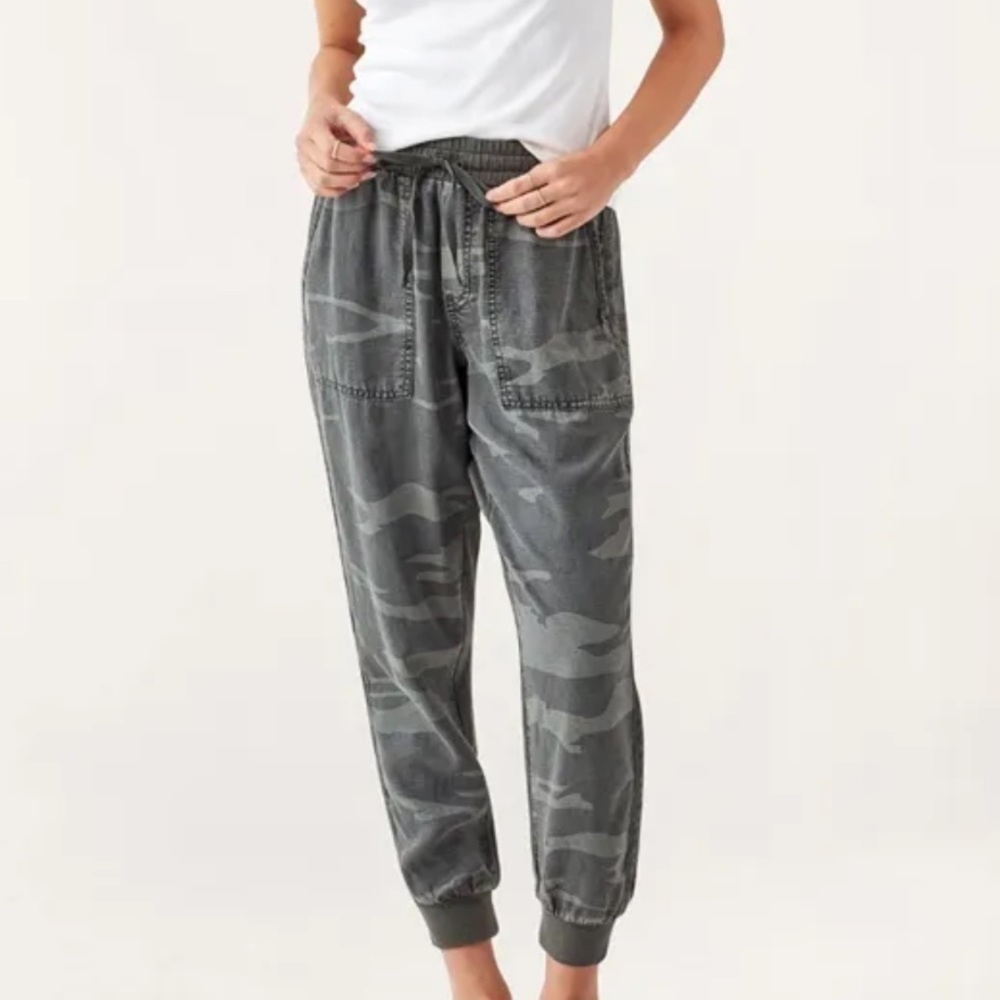 HP🎉 Splendid Lakeside Jogger in Camo